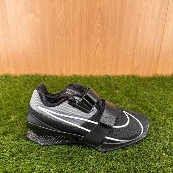 Athletic_Shoes